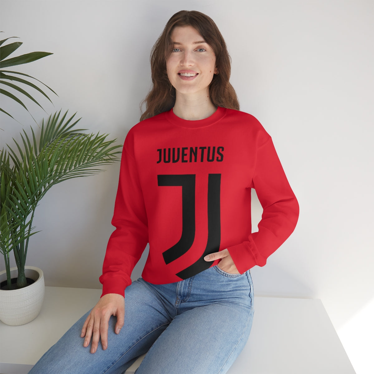 Juventus Heavy Blend™ Crewneck Sweatshirt